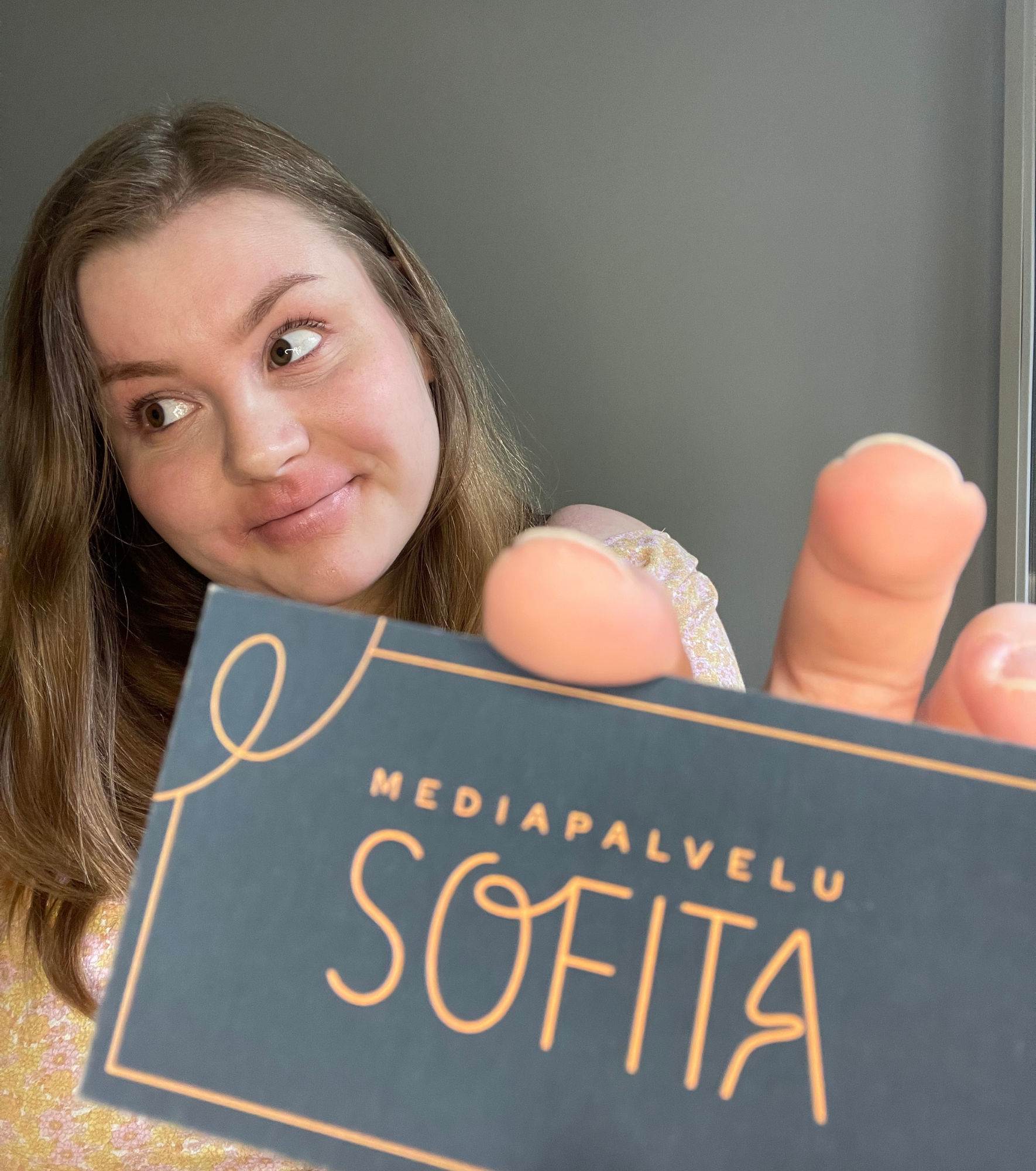 Veera Alhoniemi, Sofita käyntikortti